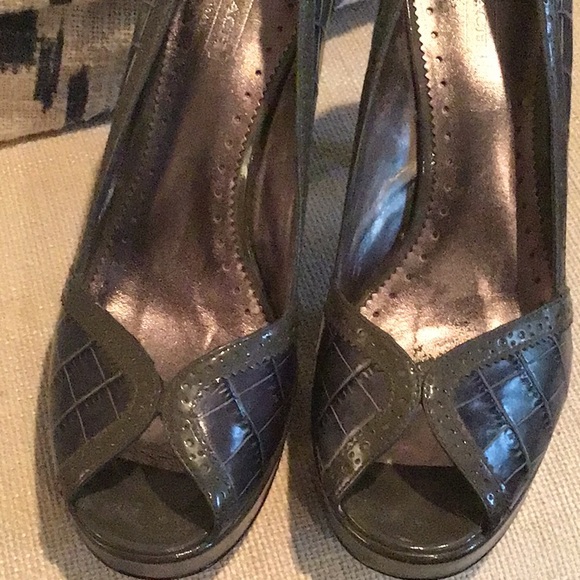 COACH Leather Peeptoe Pumps EUC heels - Picture 5 of 9